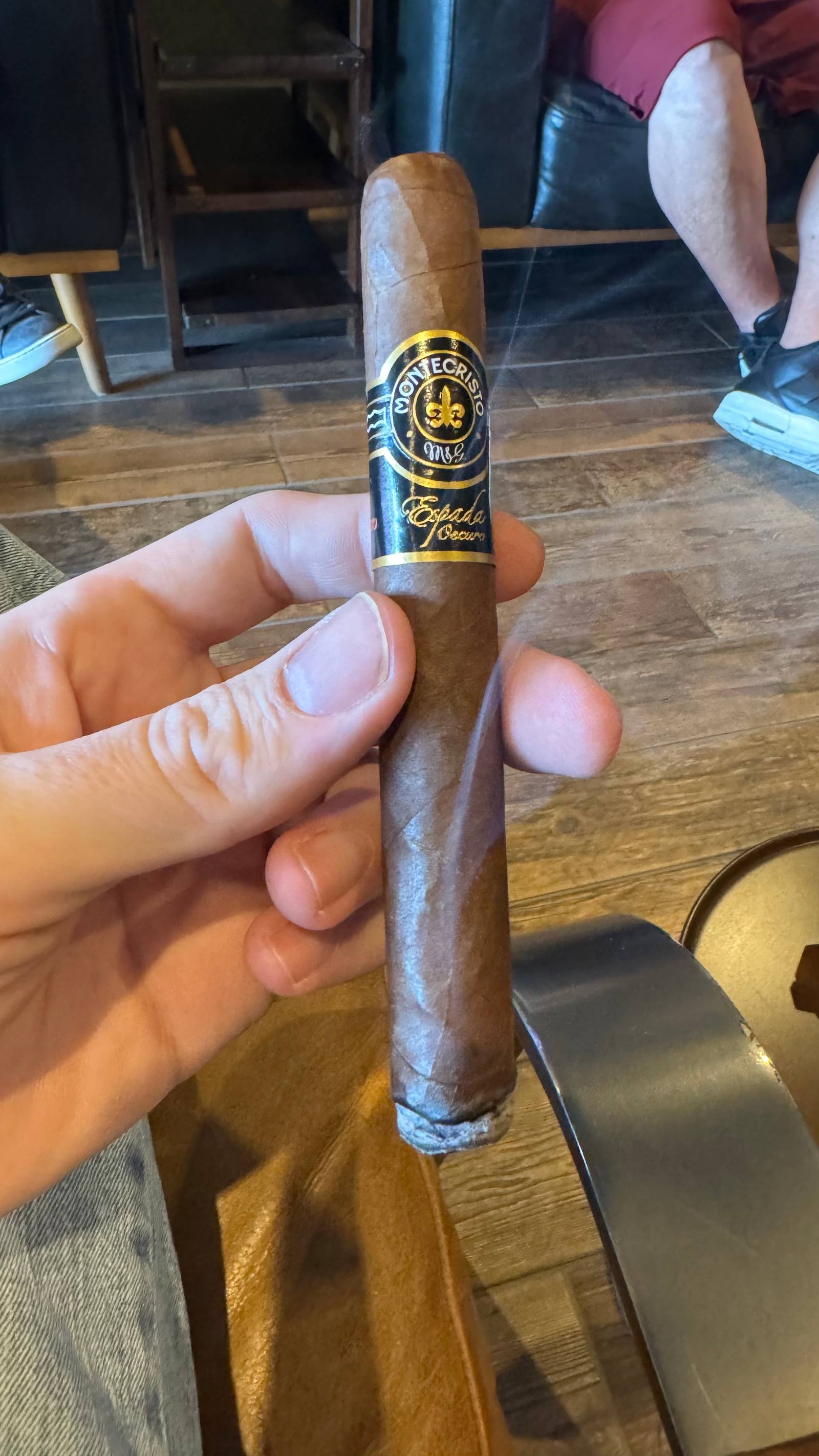 Photo 1 of 1 for Montecristo Espada Oscuro Guard Toro 6" * 50, reviewed on Sep 26, 2024 and given a rating of 6.1.