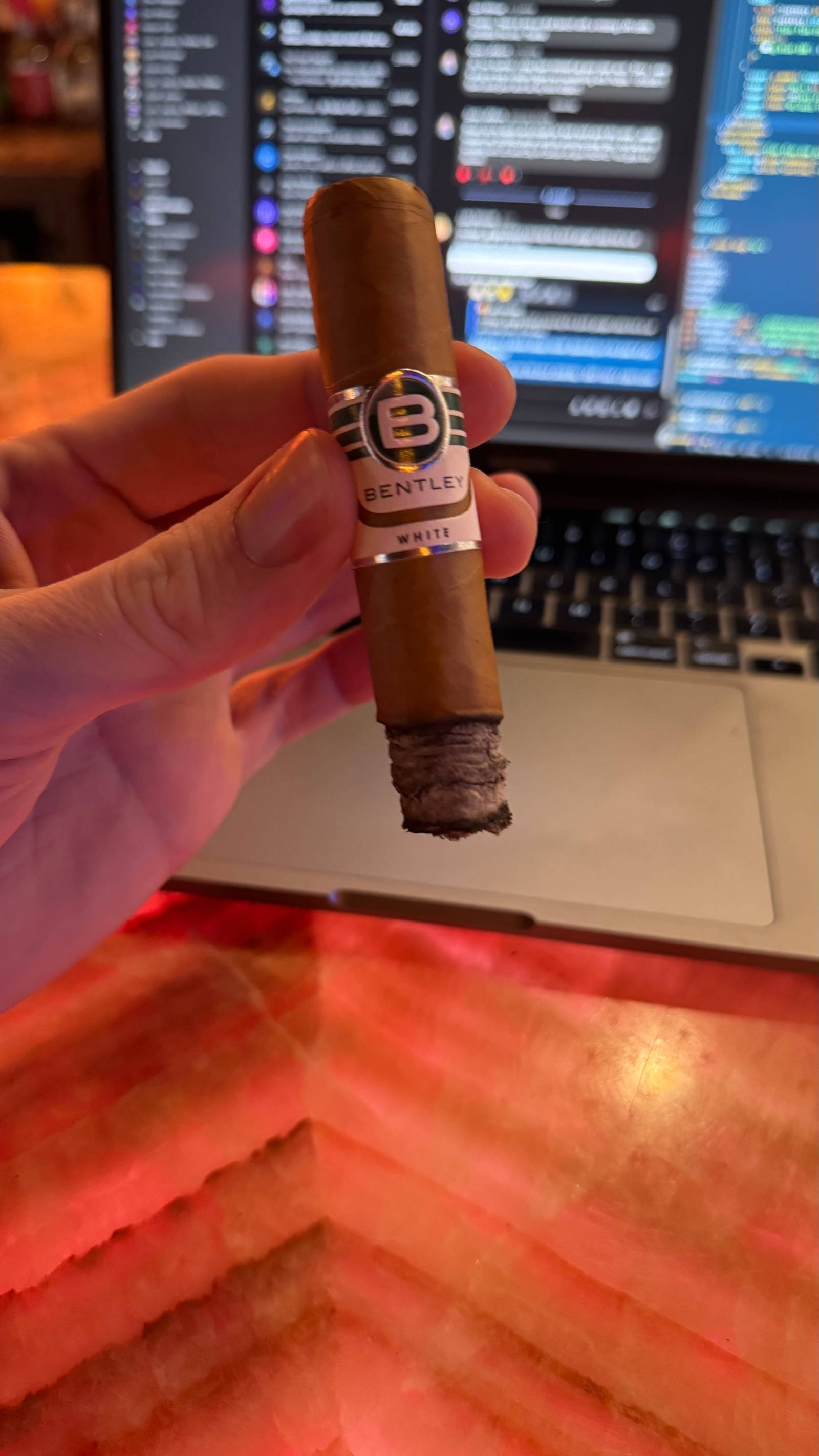Photo 2 of 2 for Bentley White Edition Robusto 5" * 50, reviewed on Feb 5, 2025 and given a rating of 6.9.