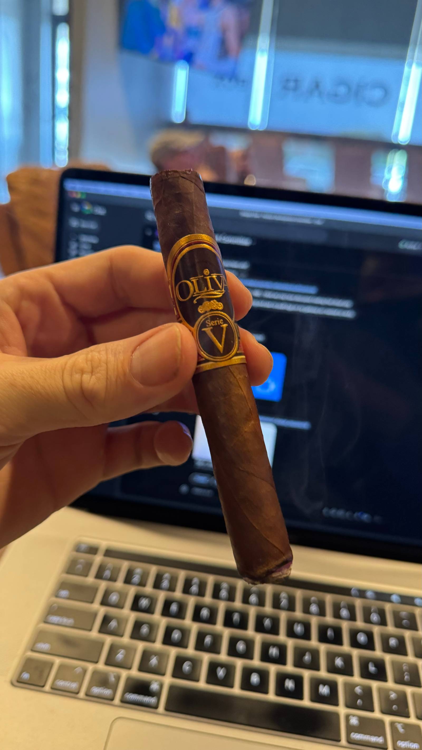 Photo 1 of 1 for Oliva Serie V Liga Churchill Extra 7" * 52, reviewed on Oct 15, 2024 and given a rating of 7.1.
