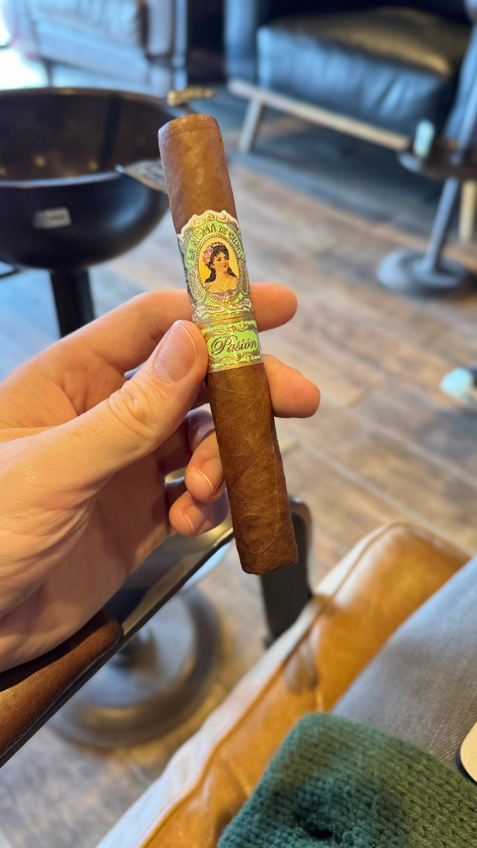 Photo 1 of 5 for Ashton La Aroma de Cuba Pasión Marveloso Maduro 6" * 52, reviewed on Jan 3, 2025 and given a rating of 7.1.