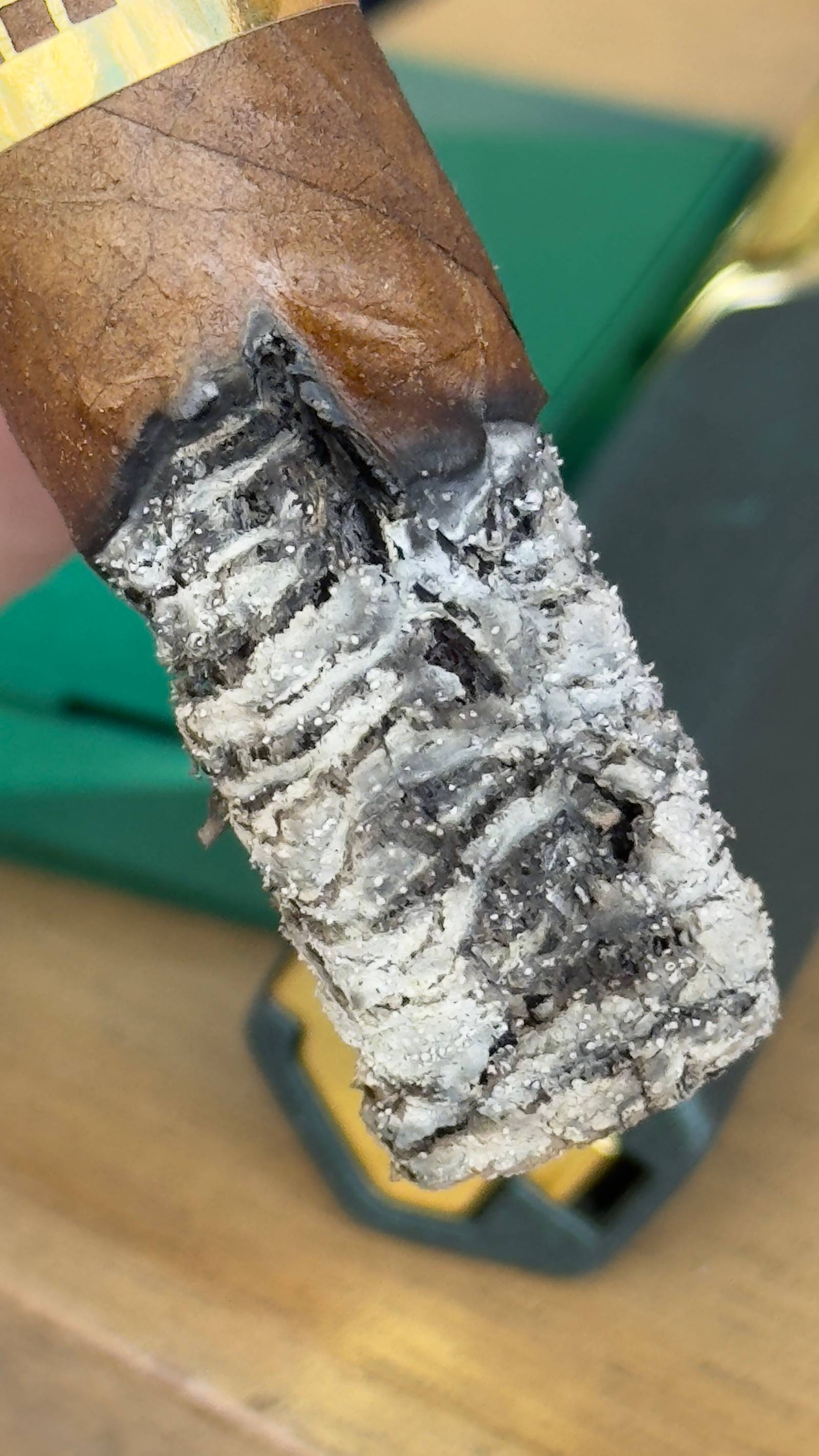 Photo 5 of 6 for Meerapfel Ernest Master Robusto 4.875" * 50, reviewed on Apr 28, 2025 and given a rating of 7.4.
