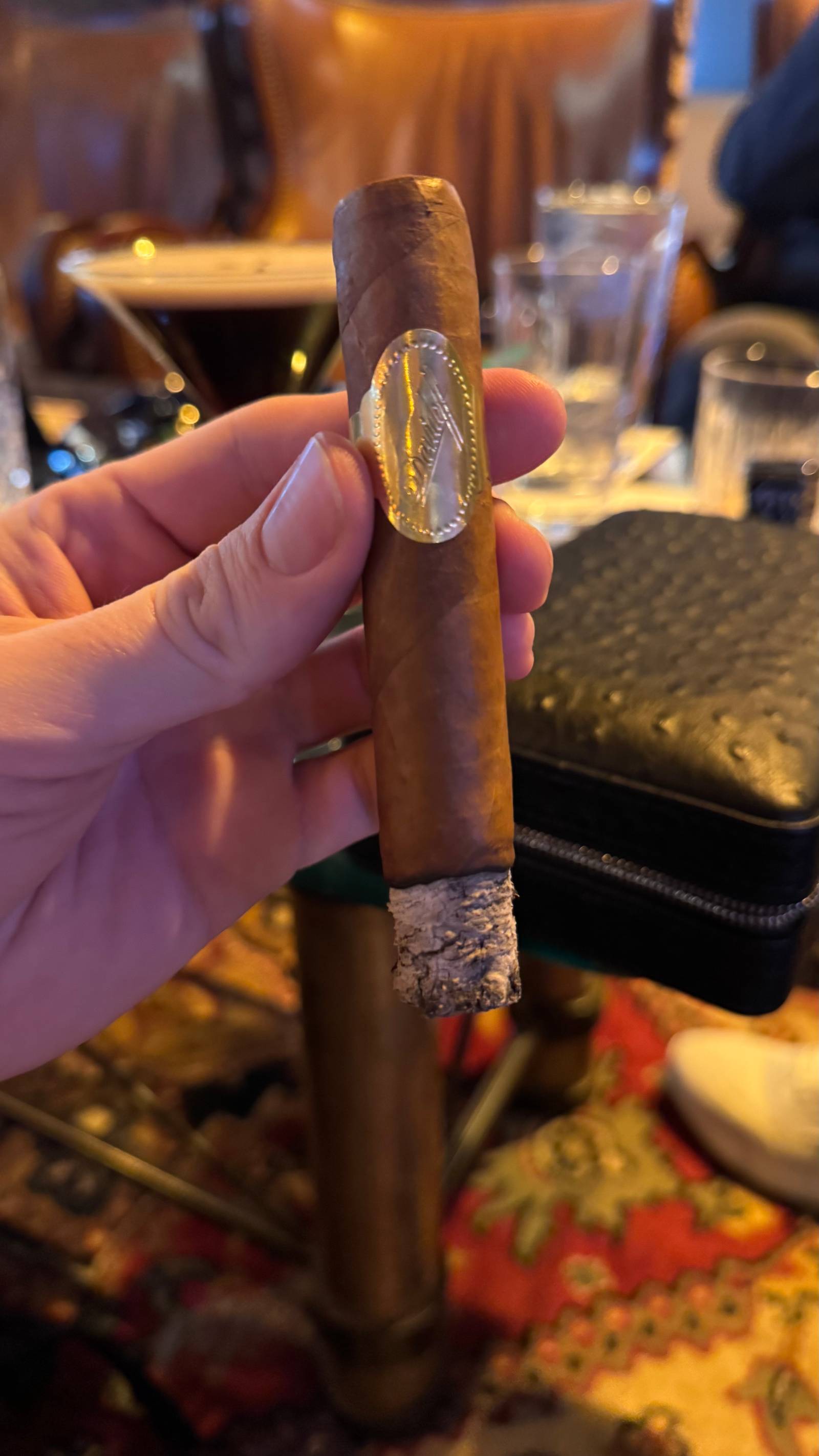 Photo 5 of 8 for Davidoff Puro D'Oro Magnificos 5.125" * 52, reviewed on Feb 1, 2025 and given a rating of 8.9. Best word to describe this particular review is "Balanced".